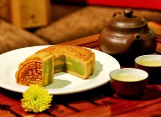 How Many Calories Are in a 100g Mooncake? Are Mooncakes Fattening?