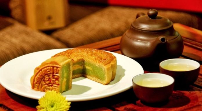 How Many Calories Are in a 100g Mooncake? Are Mooncakes Fattening?
