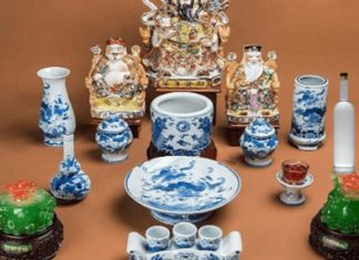 “The Importance of Offering Liquor to the Ancestors: A Guide to Preserving Prosperity.”