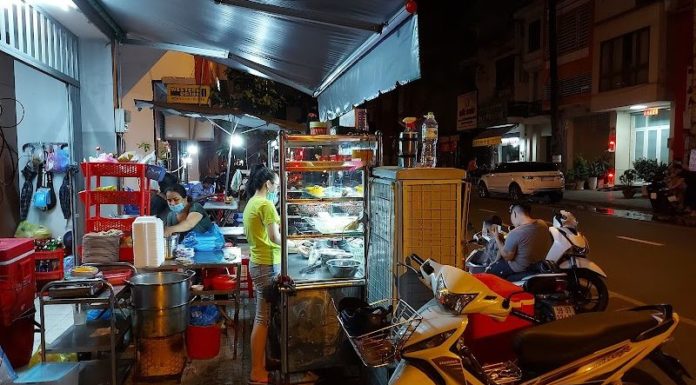 Taste-Test This: Crispy Soft-Shell Crab Com Tam, a 30-Year-Old District 5 Delicacy