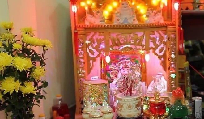 Why Do the Wealthy Place Flowers on the Left Side of the Altar When Burning Incense? Unveiling the Non-Superstitious Reason