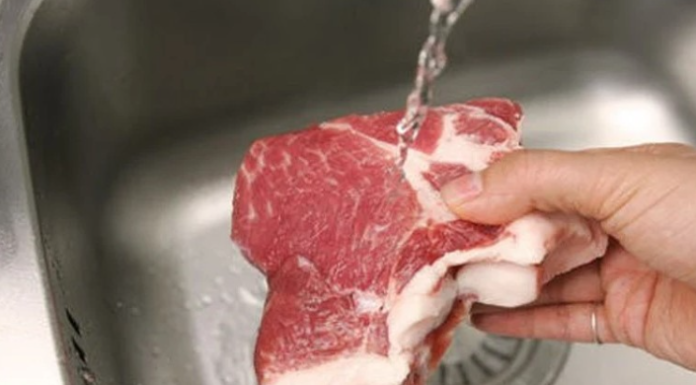 The Fatal Flaw in Boiling Meat: A Common Mistake in the Kitchen