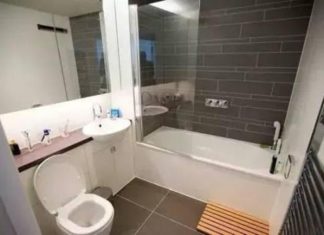 Should You Keep the Bathroom Door Open or Closed When Not in Use?