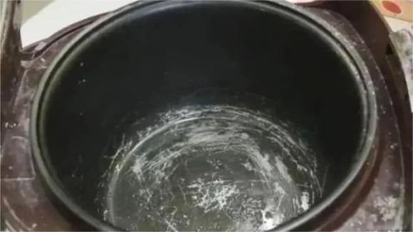 Is It Safe to Continue Using a Rice Cooker With a Flaking Non-Stick Coating?