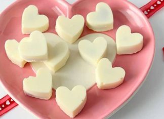 10 Sweet White Valentine’s Day Gifts for Your Boyfriend or Girlfriend on March 14th