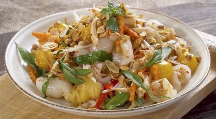 How Many Calories Are in 100g of Chicken Salad? Can You Gain Weight by Eating It?