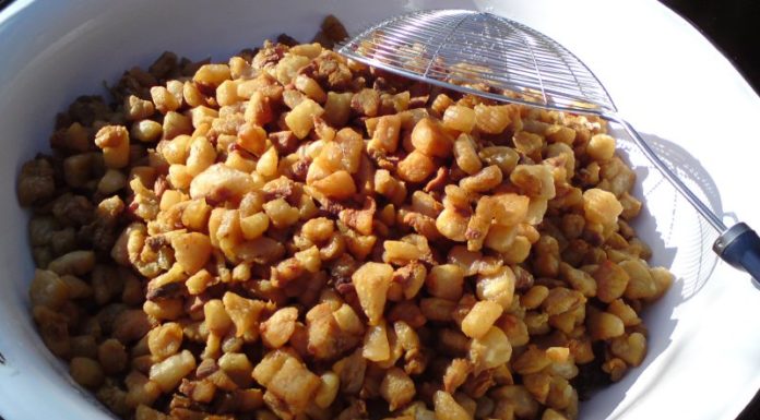 Is Eating Pork Rinds Healthy? How Many Calories Are in 100g of Pork Rinds?