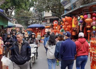 12 Safety Tips for Enjoying Festive Holidays in Crowded Places