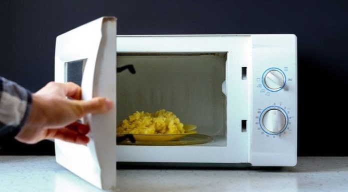 Should You Keep Your Microwave Door Open or Closed After Use? The Answer May Surprise You