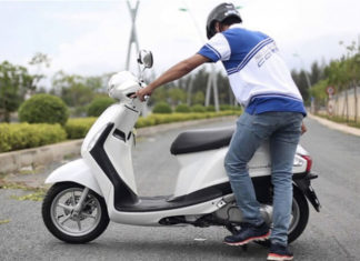 The Ultimate Guide to Motorcycle Maintenance: 2 Easy Ways to Prop Up Your Bike Without Breaking a Sweat