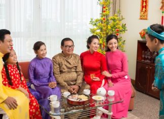 “New Year Greetings and Well-Wishes for a Prosperous 2024: 30+ Heartfelt Messages for Your Company or Store”