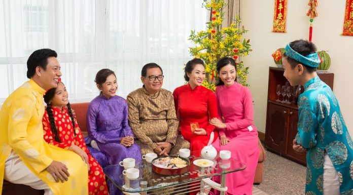 “New Year Greetings and Well-Wishes for a Prosperous 2024: 30+ Heartfelt Messages for Your Company or Store”