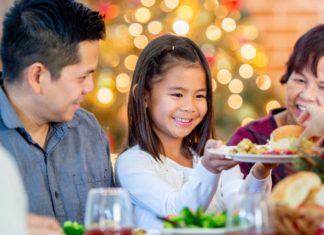 A Very Merry Christmas: 30 Heartfelt Wishes for Mom and Dad