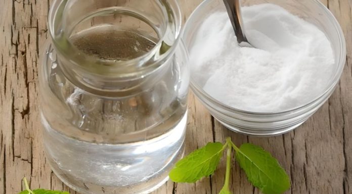 The Baking Soda Bible: 4 Miraculous Tricks to Banish Microwave Odors Forever