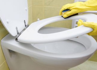 3 Toilet Cleaning Mistakes You Should Avoid