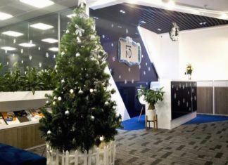 5 Creative Ways to Decorate Your Office for Christmas
