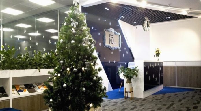 5 Creative Ways to Decorate Your Office for Christmas