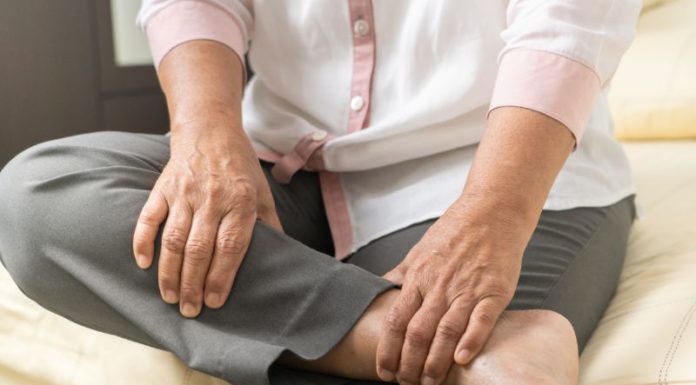 5 Warning Signs of High Cholesterol That Show Up in Your Feet at Night