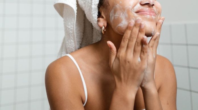 The 5 Pitfalls of Oily Skin Care Routines and How to Avoid Them