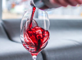 6 Compelling Reasons to Opt for Wine Instead of Beer This New Year