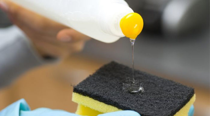 7 Effective Ways to Clean and Refresh Your Old Wallpaper