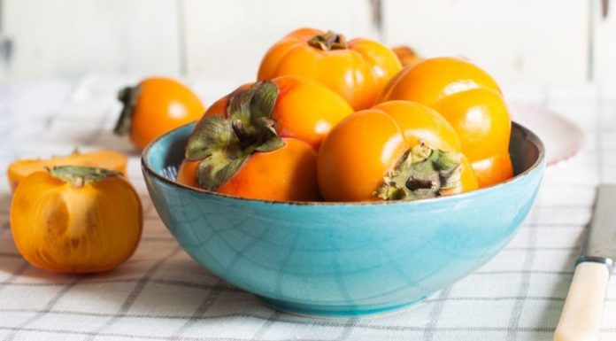 Does Eating Crispy Persimmons Cause Pimples? How to Eat Them Without Breaking Out