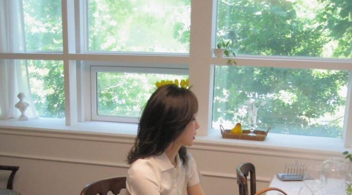 The Ultimate Style Guide: 4 Creative Ways to Pair Tees and Tank Tops for a Standout Summer Look