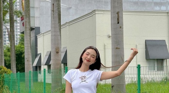 The Ultimate Guide: 4 Ways to Revamp Your White Tee with Adorable Summer Ensembles