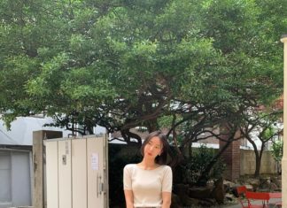 The Ultimate Guide to Mastering the Art of T-shirt Coordination: Four Simple Ways to Ensure a Flawless and Timeless Look for the Sophisticated Woman Over 40.