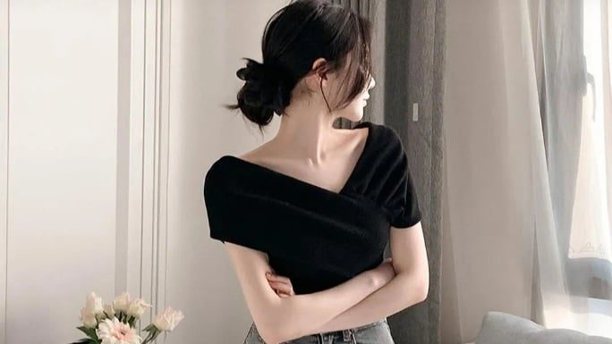 The Off-the-Shoulder Top: A Stylish and Sexy Choice for This Summer