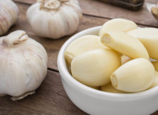 The Easiest, Fastest Way to Peel Garlic: A Super-Quick, No-Mess Method