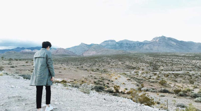 Master These Natural Photo Poses for Guys to Instantly Up Your Photo Game