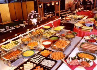 What is Buffet Dining? A Guide to Popular Buffet Styles and Table Etiquette