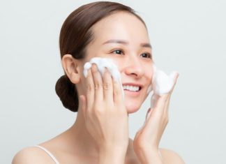 The Morning Routine for Oily Skin: 4 Steps to a Shine-Free, Smooth Canvas