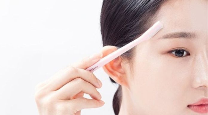 The Ultimate Guide: How to Choose the Perfect Eyebrow Razor for Beginners