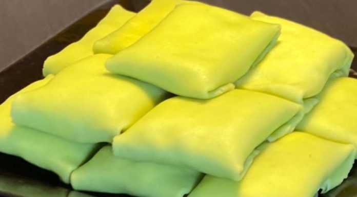 The Ultimate, Mouth-Watering Experience: Crafting the Perfect Banana Cream-Filled Pandan Crepe for a Family Feast