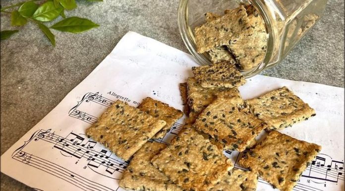 The Best Crispy Black Sesame Oatmeal Cookie Recipe for a Healthy Treat