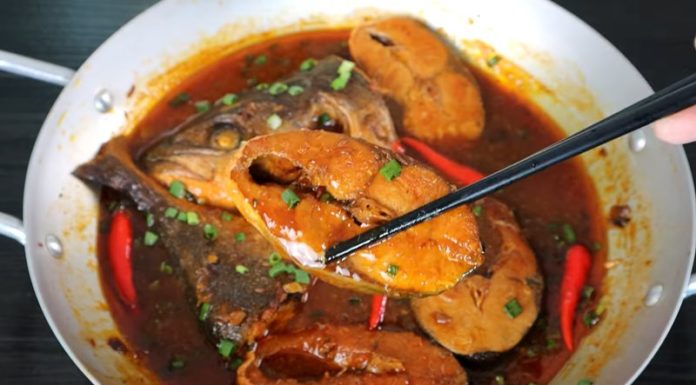 A Delectable Dish: Baked Salmon with a Tangy Mackerel Twist