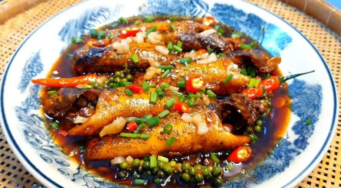 “A Tasty Treat: Spicy Braised Silver Pomfret Fish, a Delicious and Aromatic Dish to Tempt Your Taste Buds”