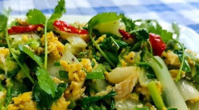 “A Tasty Twist on a Classic: Stir-Fried Chinese Cabbage and Eggs”