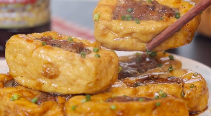 “Meat-Stuffed Tofu Braised in Soy Sauce: A Hearty Family Meal”