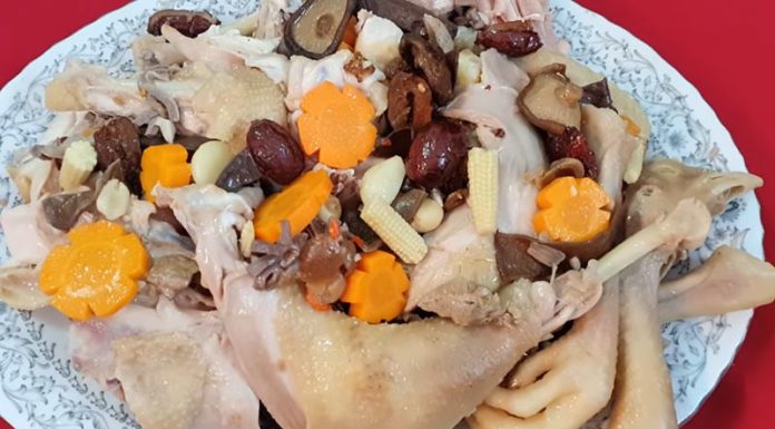 “A Delicious and Nutritious Twist: Chicken Stewed with Five Fruits”