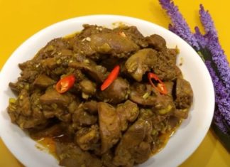 “A Tasty, Spicy Treat: Stir-fried Chicken Hearts with Lemongrass and Chili”