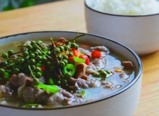 “A Hearty Chinese Beef Soup: A Flavorful, Nutritious Treat for the Whole Family”
