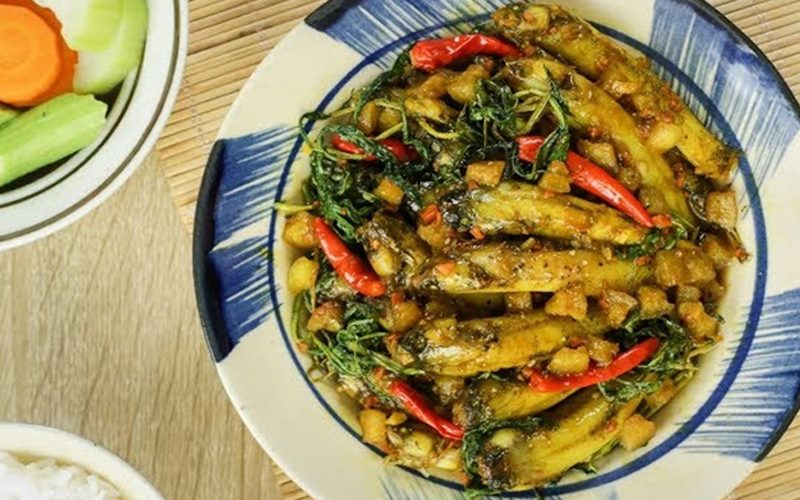 “A Tasty and Tangy Treat: Spicy Braised Goby Fish with Vietnamese Coriander.”