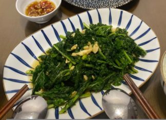 A Tasty, Crispy, and Nutritious Take on Garlic Kale Stir-Fry