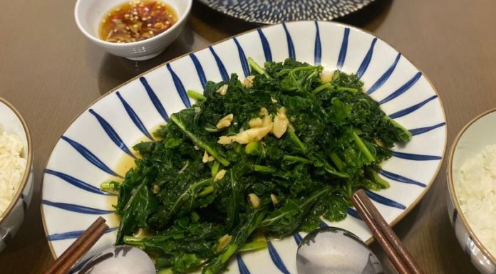 A Tasty, Crispy, and Nutritious Take on Garlic Kale Stir-Fry