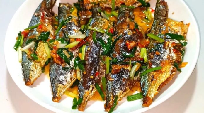 “The Ultimate Guide to Crispy, Golden Fried Fish: A Family Feast with a Spicy, Aromatic Twist”