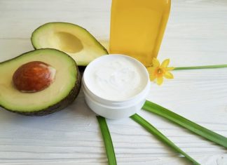 “Summer Skin Brightening: A Delicious Duo of Avocado and Yogurt for Glowing Skin”
