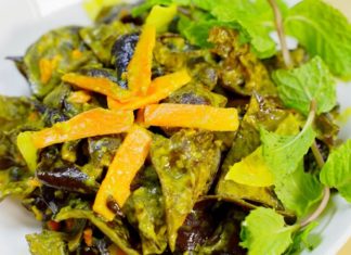 “A Tasty and Vibrant Stir-Fry: Wood Ear Mushrooms with Turmeric and Lemongrass”